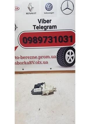 Мотор склопідіймача дверцят задньої правої golf4 1c0959812a