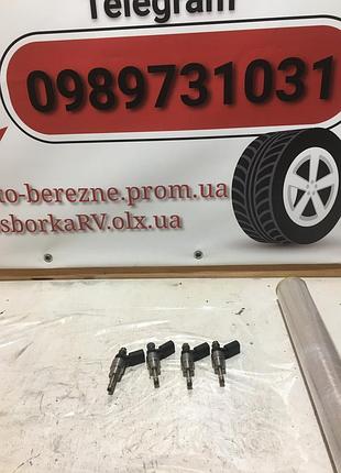 Форсунка бензинова passat 2,0fsi -10, touran