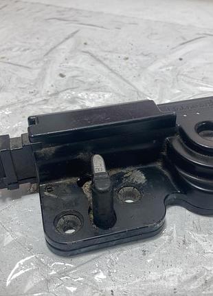 Замок крышки багажника volkswagen touareg i (2002-2010) 7l0827511e