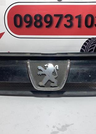 Б/у решетка радиатора peugeot boxer 1304703070