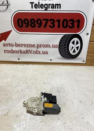 Моторчик стекла зад левый 1c0959811a leon i golf