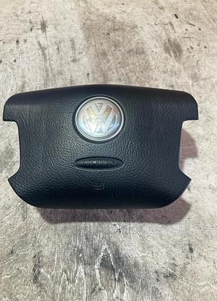 Подушка воздушная водителя vw t5 multivan 7h5880201d