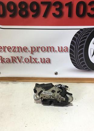 Замок дверей правий 6397200535 mercedes vito w639 4 пін