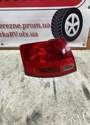 Audi a4 b7 задній ліхтар задній лівий у крило у 8e9945095e дефект