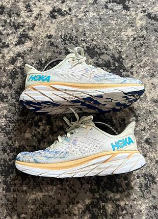 Продаю кросівки hoka one one clifton 8