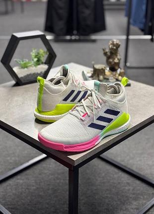 Кросівки adidas crazyflight mid (модель hp3337), розроблені переважно для волейболу та інших видів спорту у залі.