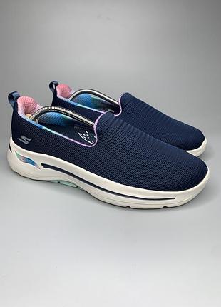 Жіночі текстильні сліпони кросівки skechers go walk arch fit оригінал