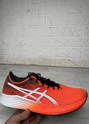 Крутые беговые кроссовки asics magic speed технологией ff blast