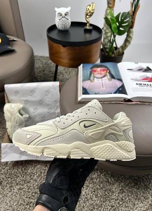 Женские кроссовки nike air huarache beige