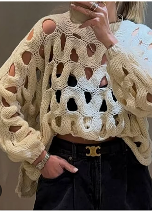 Вязаная ажурная кофта, укороченная