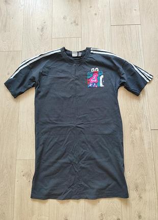 Платье-футболка adidas originals x hattie stewart черного цвета