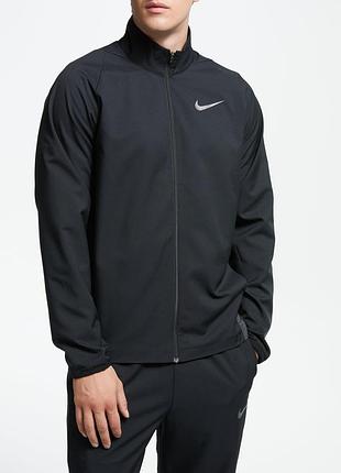 Легкая спортивная ветровка nike dry woven training jacket
оригинал