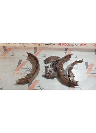 Колодки гальма стоянки задні праві 26708fj000 subaru forester sj 2012-2018 дизель