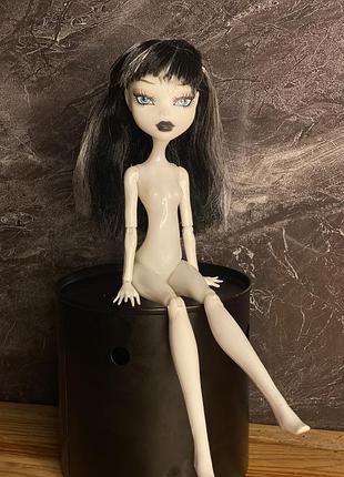 Лялька типу monster high