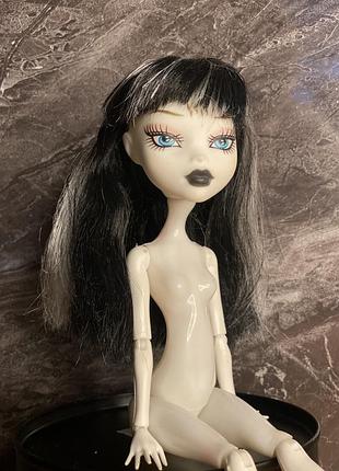 Лялька типу monster high 2