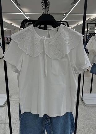 Жіноча бавовняна футболка з виложимтим коміром і вишивкою zara розмір м xl