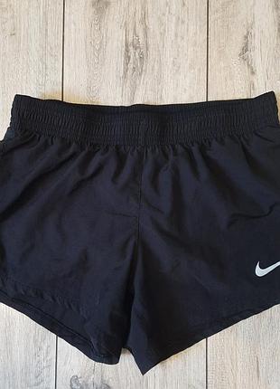 Спортивні шорти бренду nike