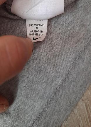 Футболка бренду nike