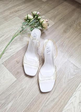 Босоніжки zara