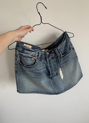 Джинсова міні спідниця levi's premium icon skirt