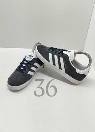 Жіночі класичні кеди adidas gazelle темного кольору