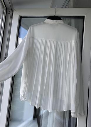 Біло-молочна літня блуза zara з ефектною плісированою спинкою