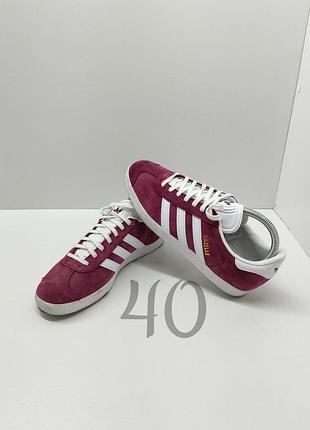 Жіночі бордові кеди adidas gazelle