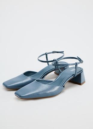 Босоніжки волошкового кольору zara