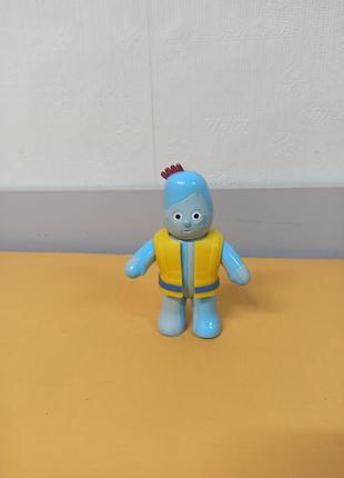 Фигурка персонажа иглпигл (igglepiggle) из детского шоу «in the night garden». все части тела двигаются,