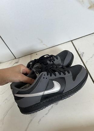 Жіночі кросівки nike dunk low у кольоровій гамі black/grey
