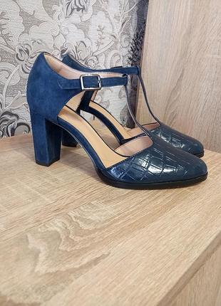 Елегантні шкіряні туфлі clarks kaylin 85 t-bar 2 # туфлі з тисненням під крокодила