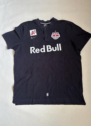 Чорне поло nike fc red bull salzburg, колекційна футбольна джерсі з логотипами спонсорів.
