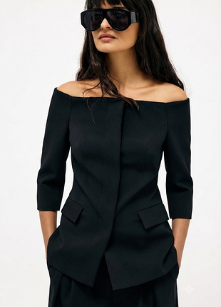 Трендовый эффектный черный жакет с открытыми плечами размер м zara