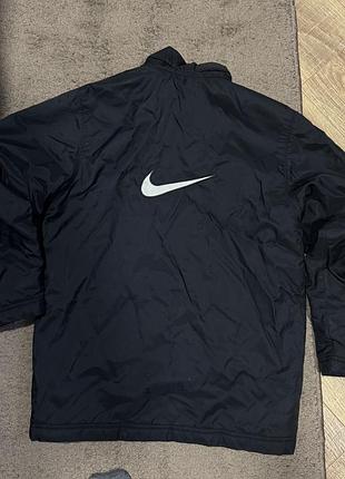 Куртка nike вінтажна, чорна, ззаду центр лого.