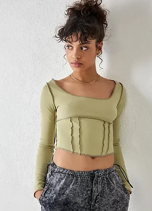 Короткий лонгслив топ в рубчик urban outfitters