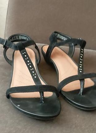 Босоніжки clarks із натуральної замші.