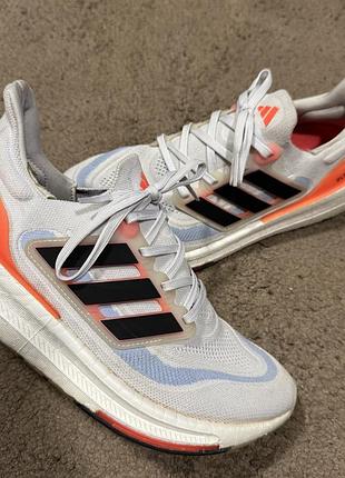 Adidas ultraboost 42 розмір білі з помаранчевими вставками б/в