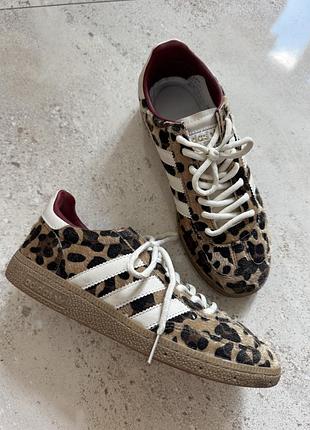 Легкі жіночі кросівки adidas