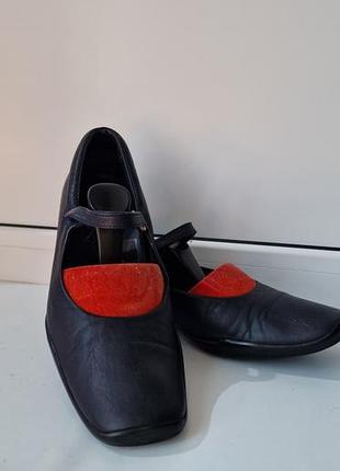 Кожаные женские балетки prada