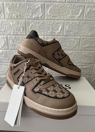 Жіночі кросівки guess