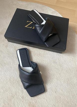 Жіночі шкіряні мюлі zara