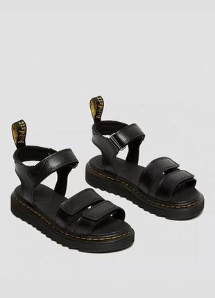 Легкі шкіряні босоніжки сандалі для дівчинуи dr.martens