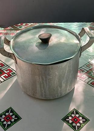 Кастрюля алюминия
