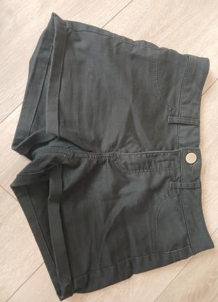 Чорні шорти h&m
розмір 34