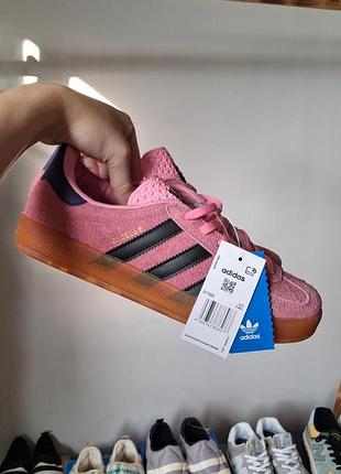 Нові adidas gazelle жіночі