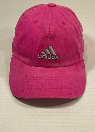 Жіноча кепка бейсболка малинового кольору adidas
