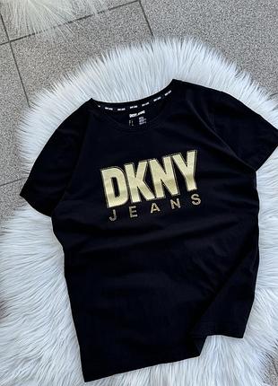 Чорна футболка dkny jeans оригінал з лого в камінці