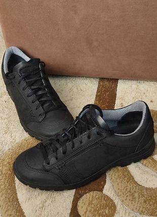 Кроссовки stuco terra-at black.  42.5 размер, черного цвета, из мягкого коровьего нубука