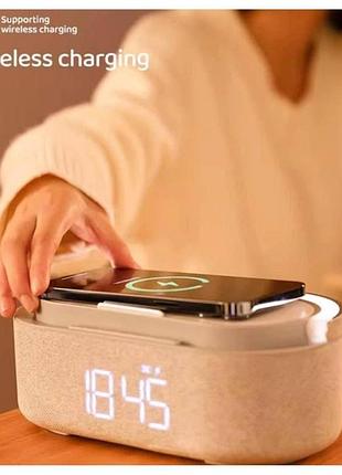 Настольные часы с беспроводной зарядкой, bluetooth-колонкой и ночником (3в1)