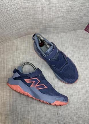 Оригінальні кросівки на липучці new balance